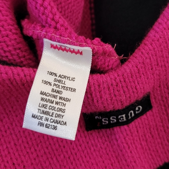 NWOT GuessBeanie with ties - Picture 7 of 7